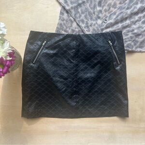 Women black mini skirt zipper accents size 6 Cynthia Rowley going out part club